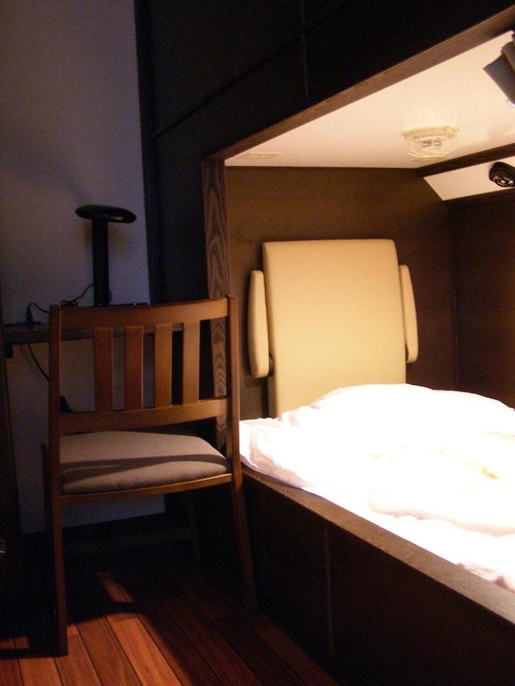 Resort Capsule Sakuragicho Yokohama  Buitenkant foto