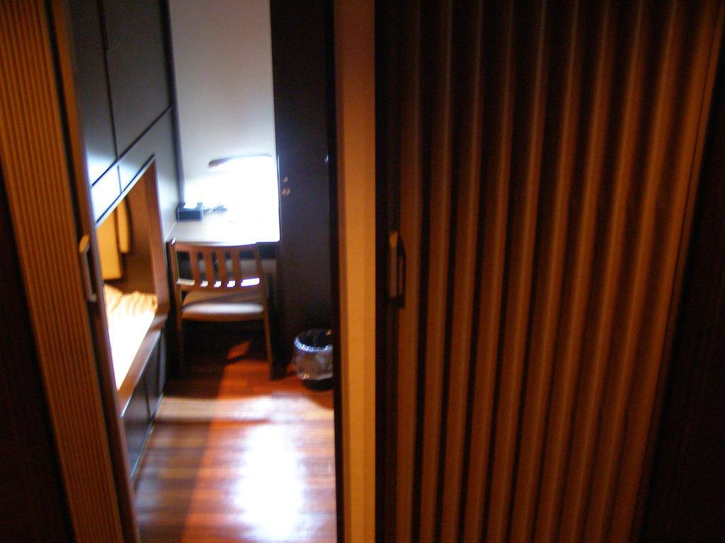 Resort Capsule Sakuragicho Yokohama  Buitenkant foto