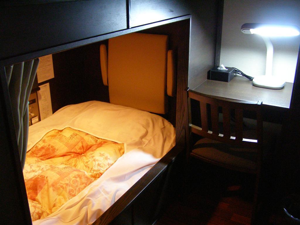 Resort Capsule Sakuragicho Yokohama  Buitenkant foto