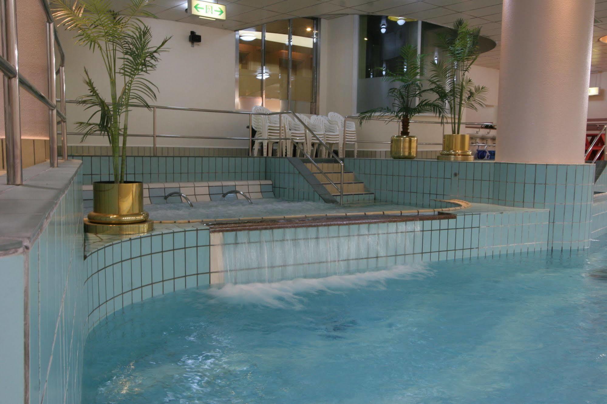 Resort Capsule Sakuragicho Yokohama  Buitenkant foto
